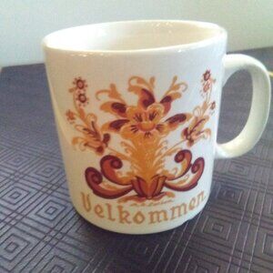 Norwegian Velkommen rosemaling design coffee cup made in England